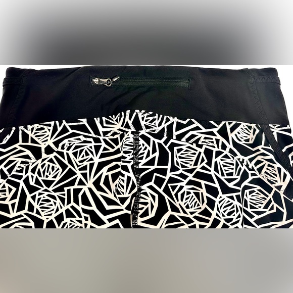Lululemon Real Quick Posey Black/White Capri
Leggings, Great Preowned Condition - Picture 9 of 14